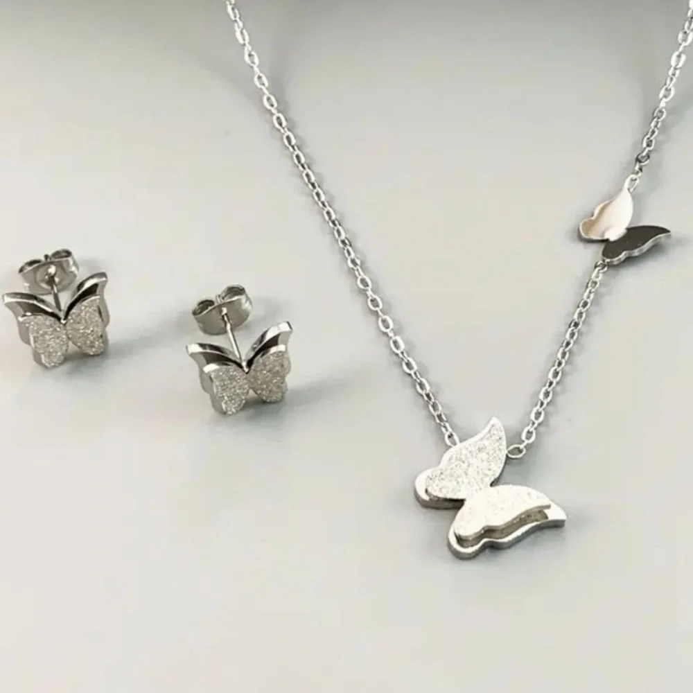 STAINLESS STEEL BUTTERFLY NECKLACE & EARRING SET NEW - Picture 1 of 8